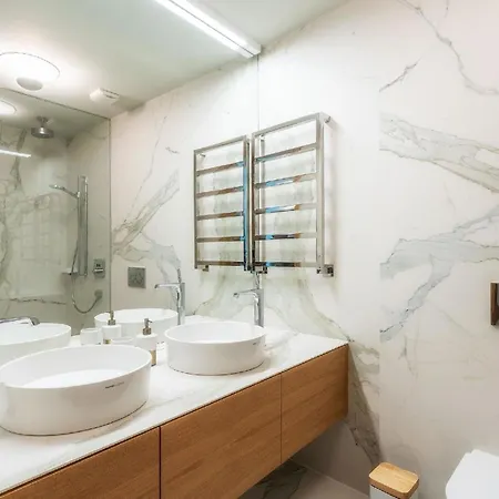 Apartment Ferienwohnung Fuer 4 Personen Ca 85 Qm In Funchal, Madeira Und Umgebung *